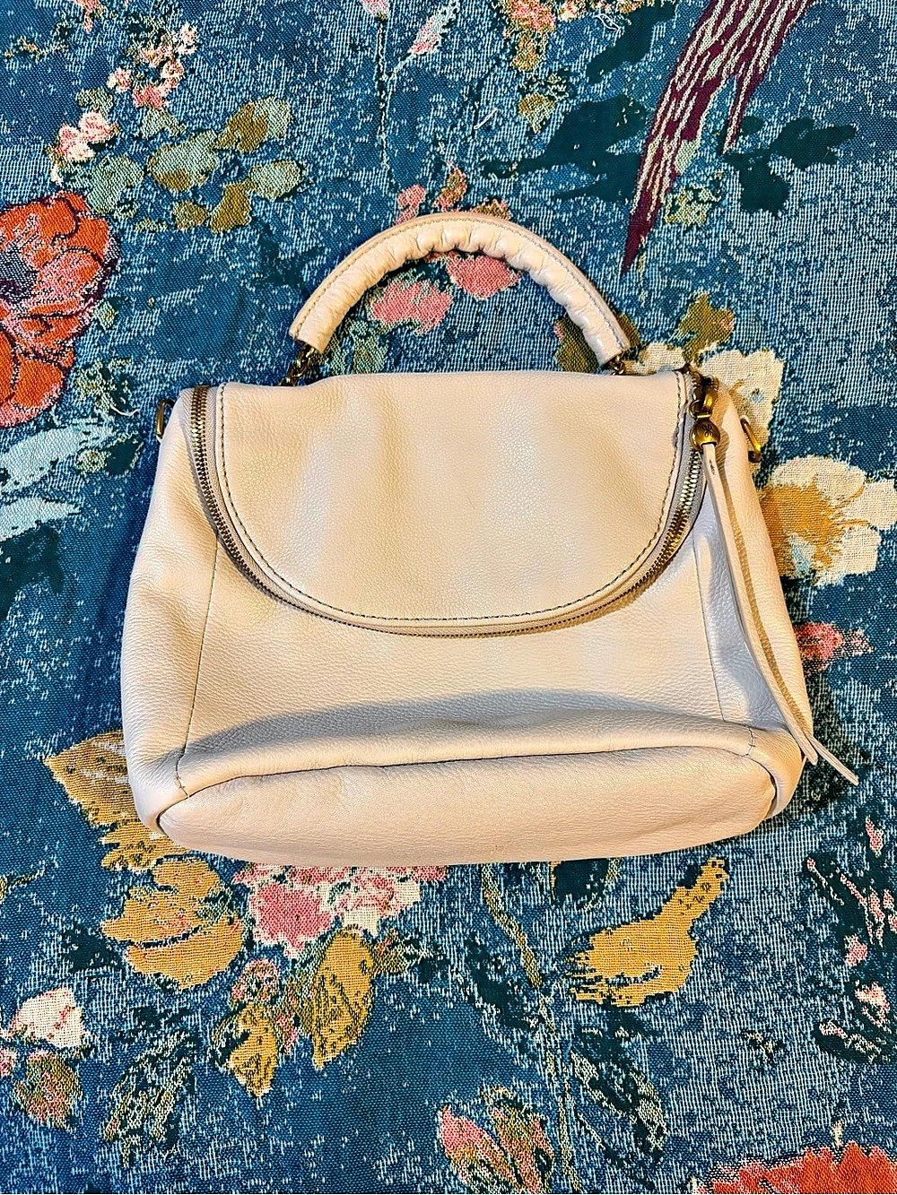 Hobo Genuine Leather Shoulder Bag in Cream